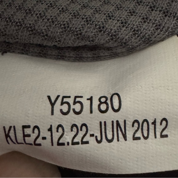 Marmot Hooded Rain Jacket Womens XS Purple Wind Breaker Waterproof Light Pockets - Picture 13 of 16